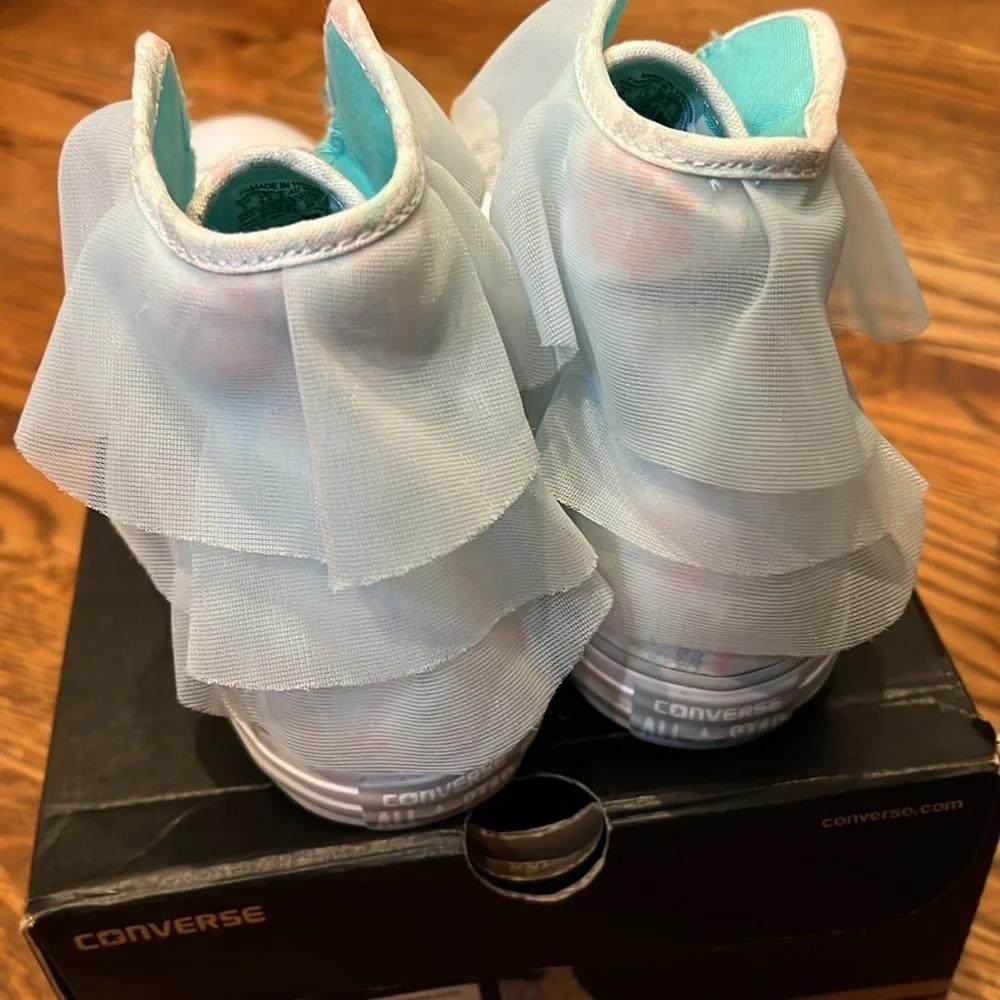 Converse Girls CTAS Block Party High Top Lace up Shoes size 5 NWT in box